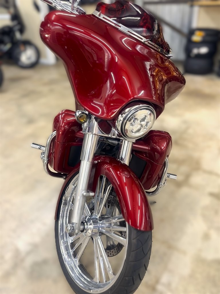 2009 Harley-davidson Street Glide - $12,995
