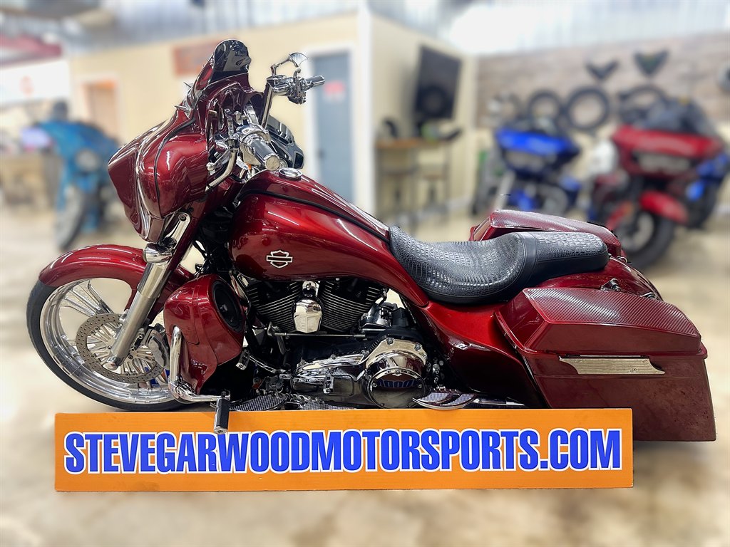 2009 Harley-davidson Street Glide - $12,995