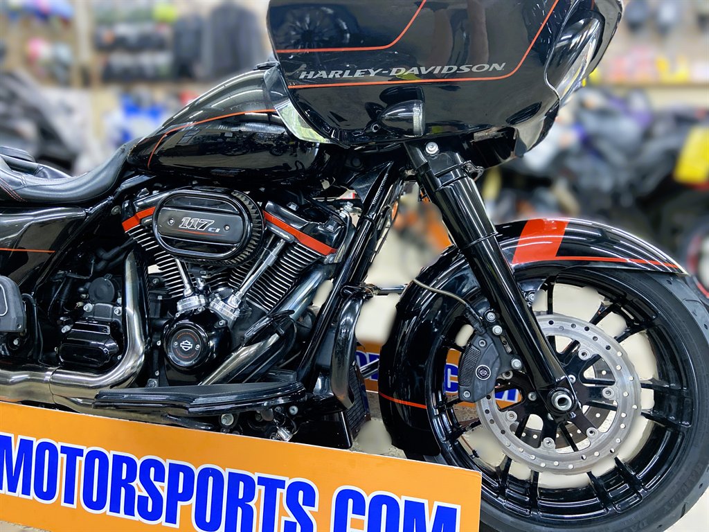 2018 Harley-davidson Cvo Road Glide - $21,995