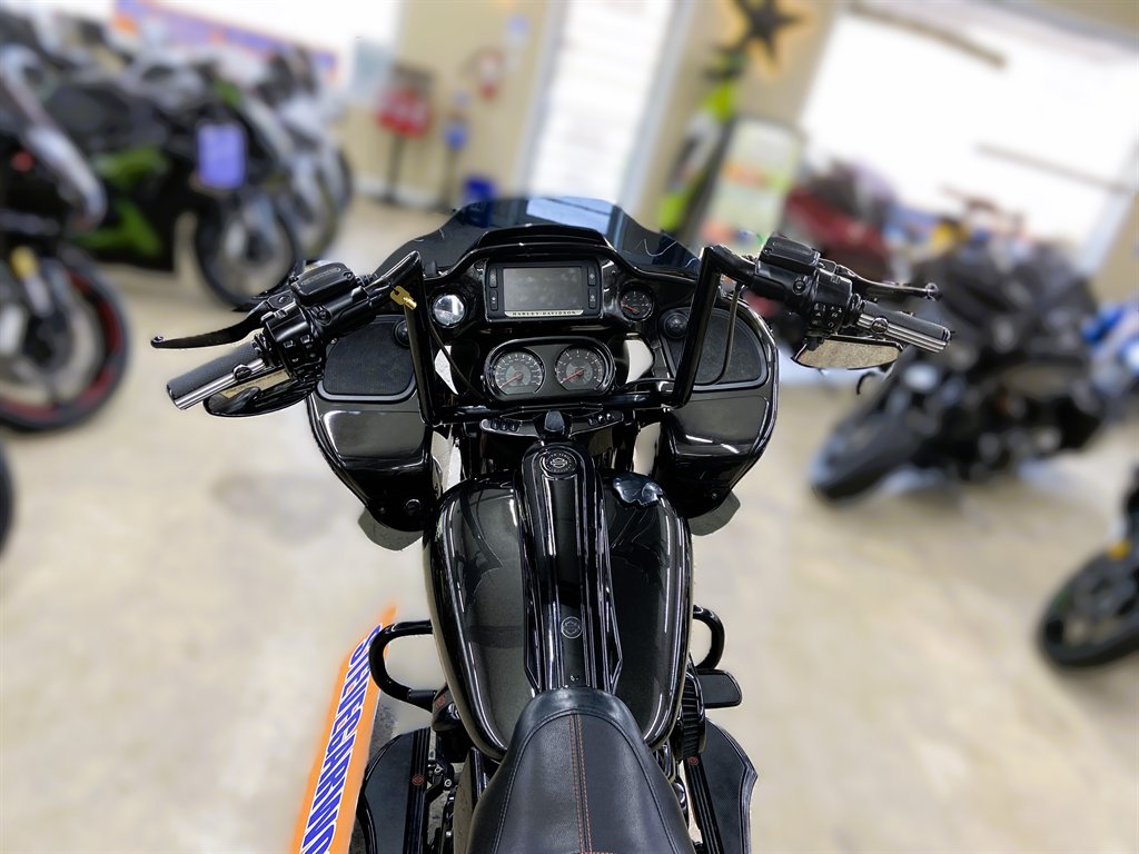 2018 Harley-davidson Cvo Road Glide - $21,995