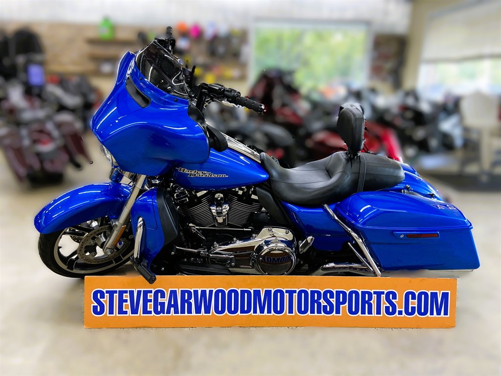 2018 Harley-davidson Street Glide - $18,595