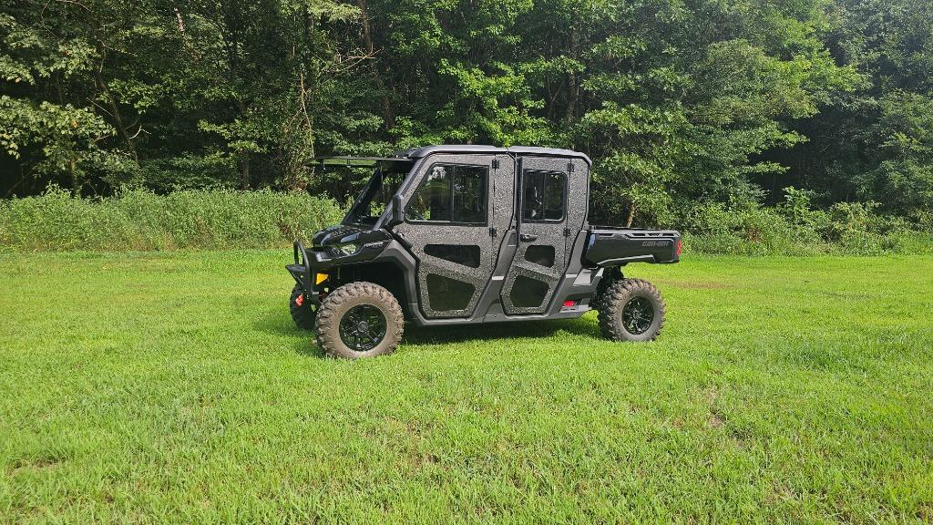 2025 Can-am Defender/traxter - $24,900