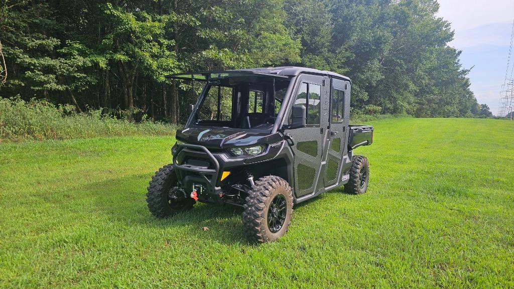 2025 Can-am Defender/traxter - $24,900