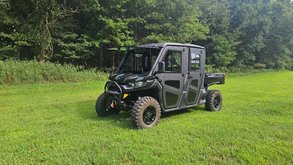 2025 Can-am Defender/traxter - $24,900
