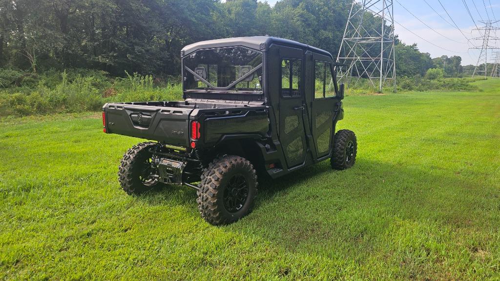 2025 Can-am Defender/traxter - $24,900