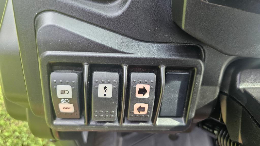 2025 Can-am Defender/traxter - $24,900