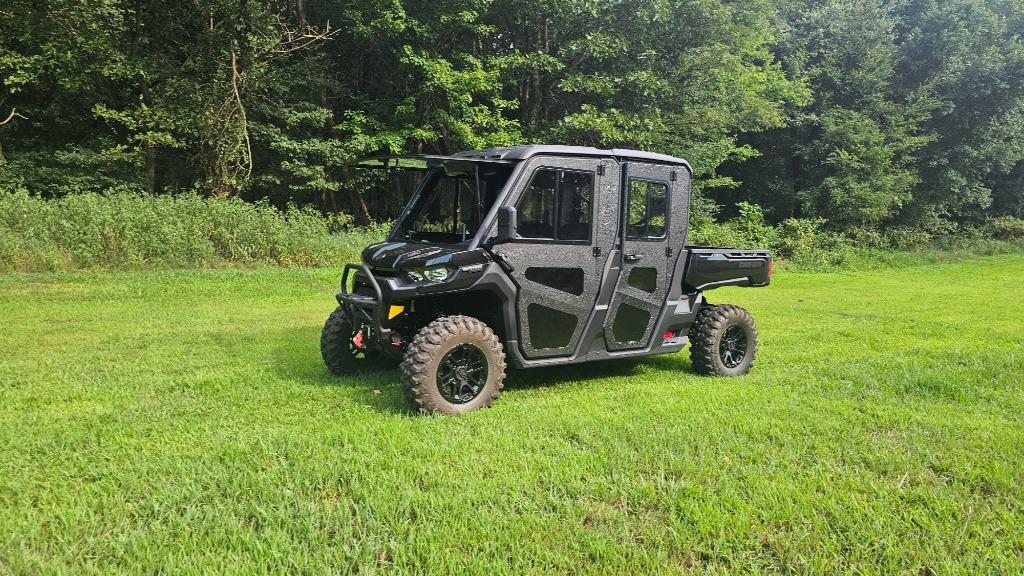 2025 Can-am Defender/traxter - $24,900