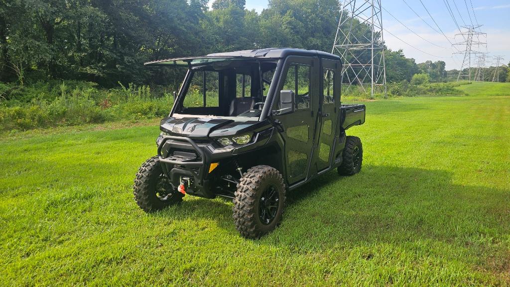 2025 Can-am Defender/traxter - $24,900