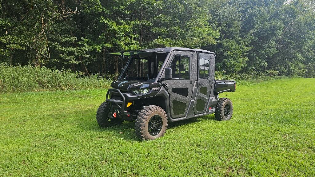 2025 Can-am Defender/traxter - $24,900