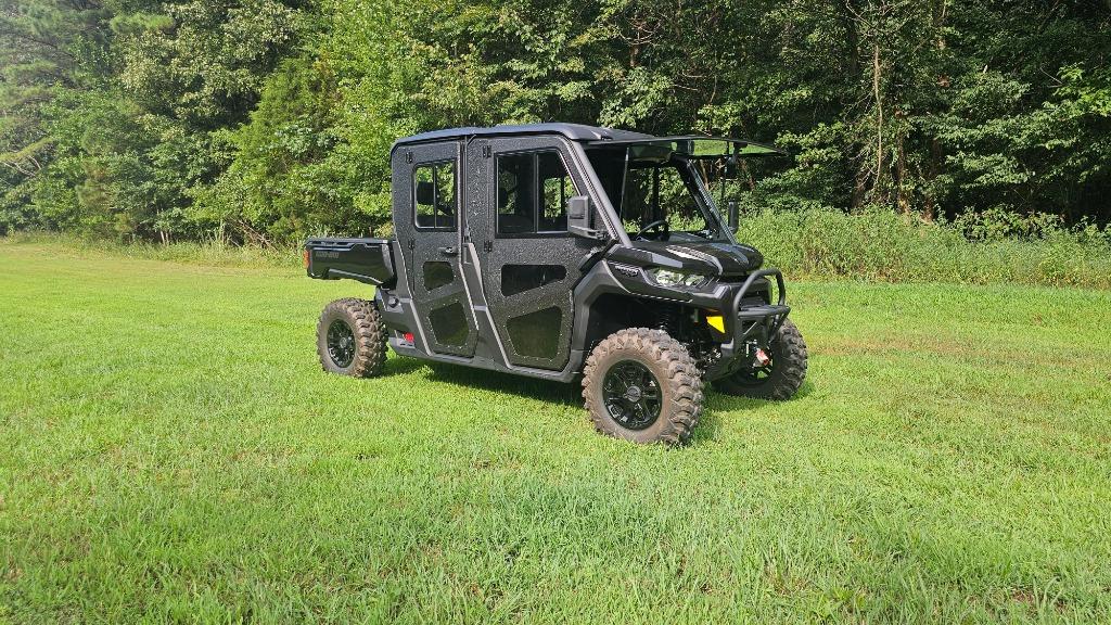 2025 Can-am Defender/traxter - $24,900