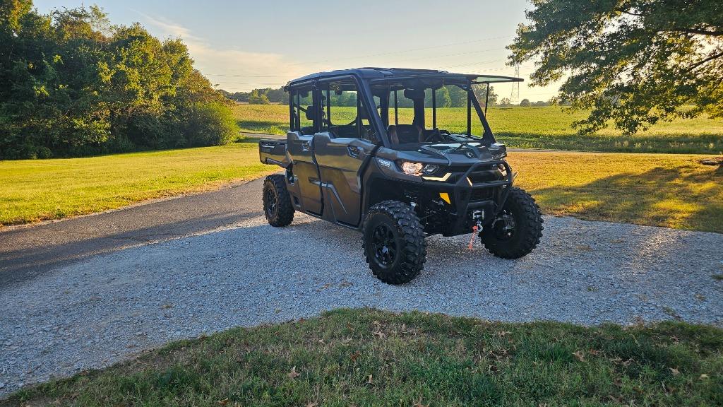 2023 Can-am Defender/traxter - $24,500