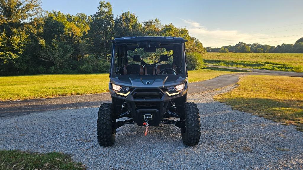 2023 Can-am Defender/traxter - $24,500