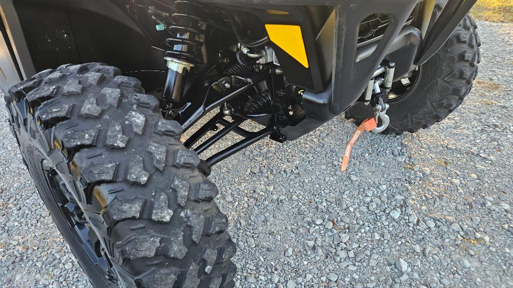 2023 Can-am Defender/traxter - $24,500