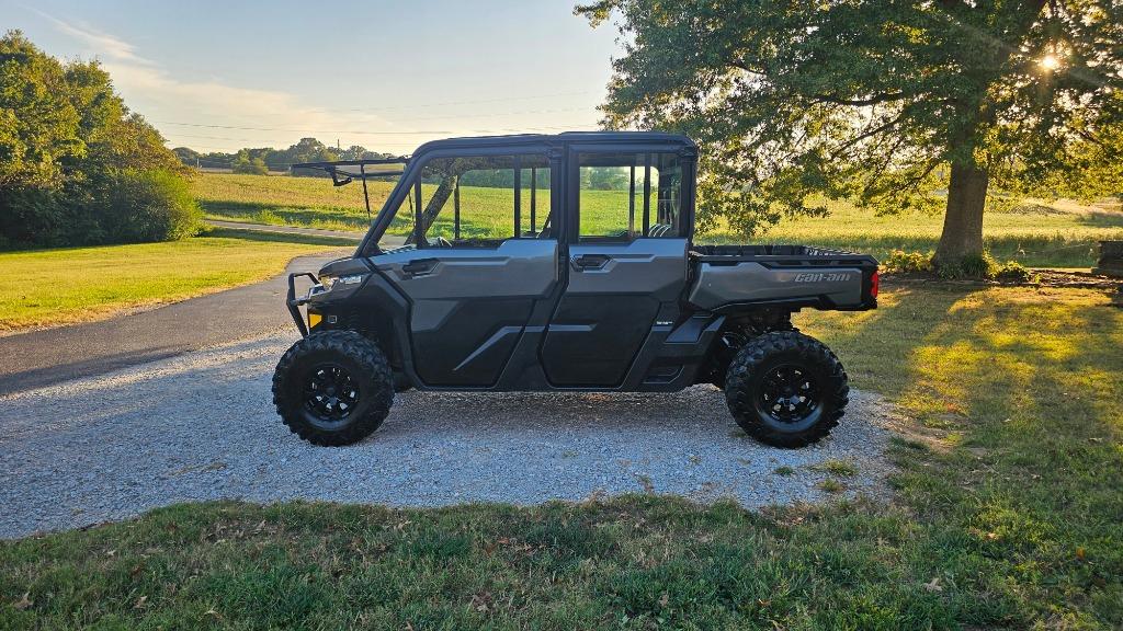 2023 Can-am Defender/traxter - $24,500