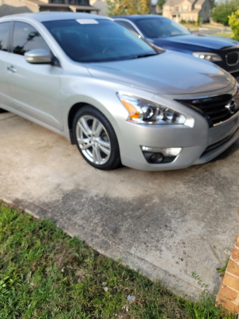 2015 Nissan Altima - $8,900