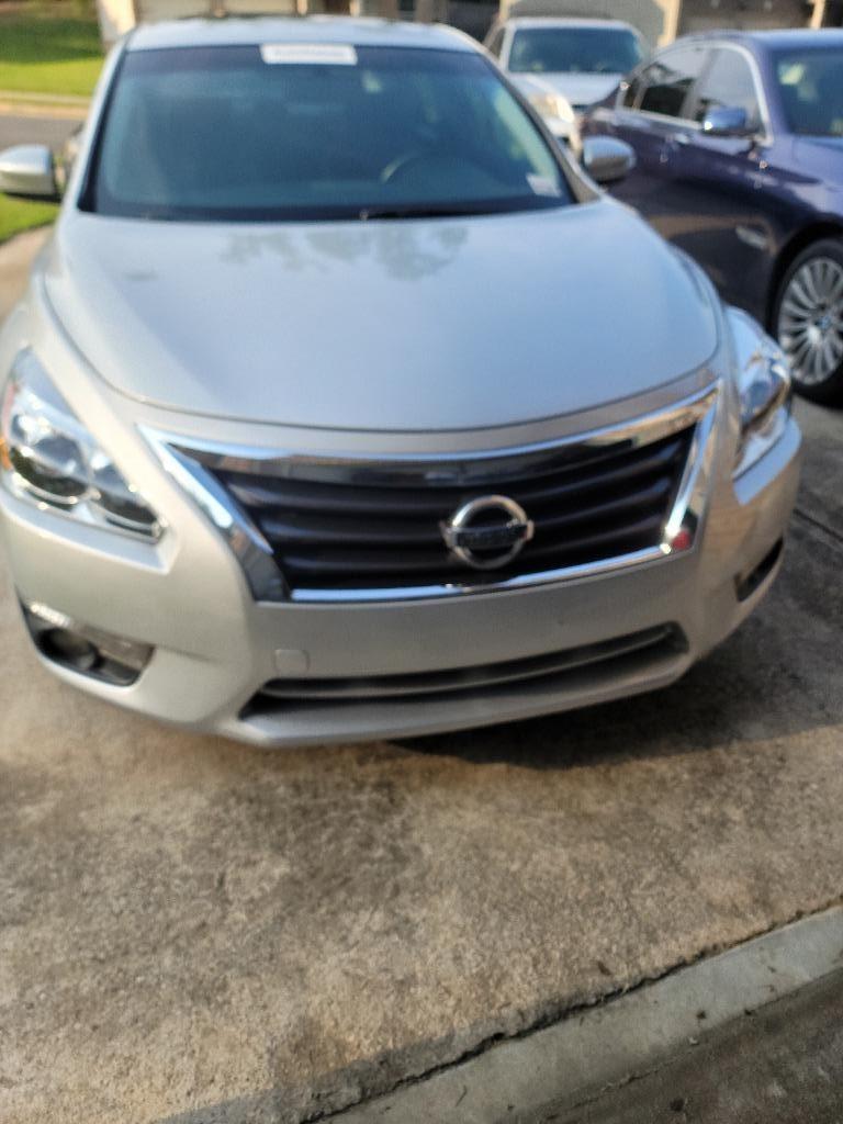 2015 Nissan Altima - $8,900