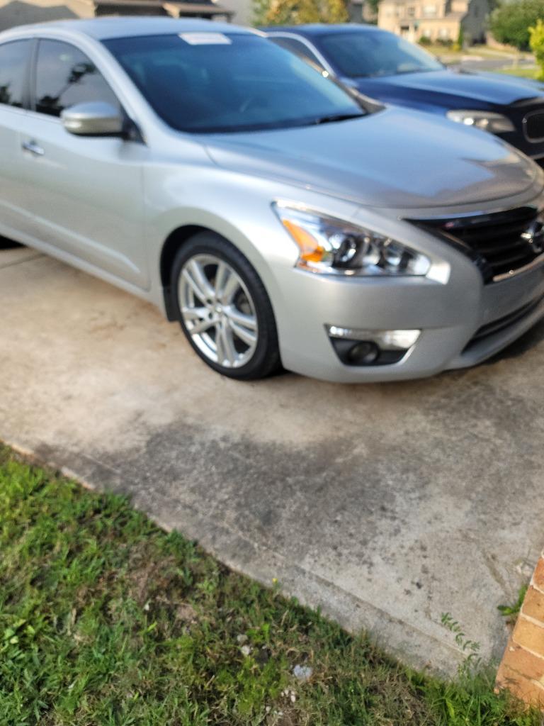 2015 Nissan Altima - $8,900