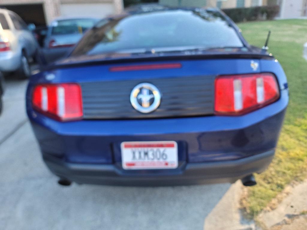 2011 Ford Mustang V6 Premium photo