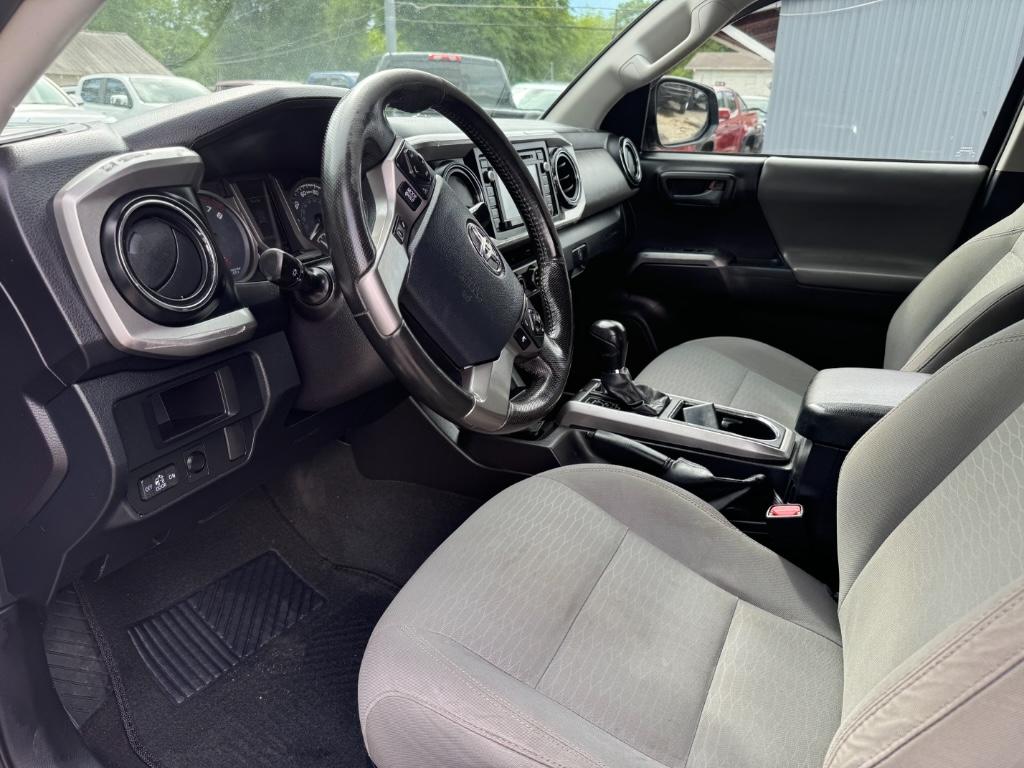 2016 Toyota Tacoma SR5 photo