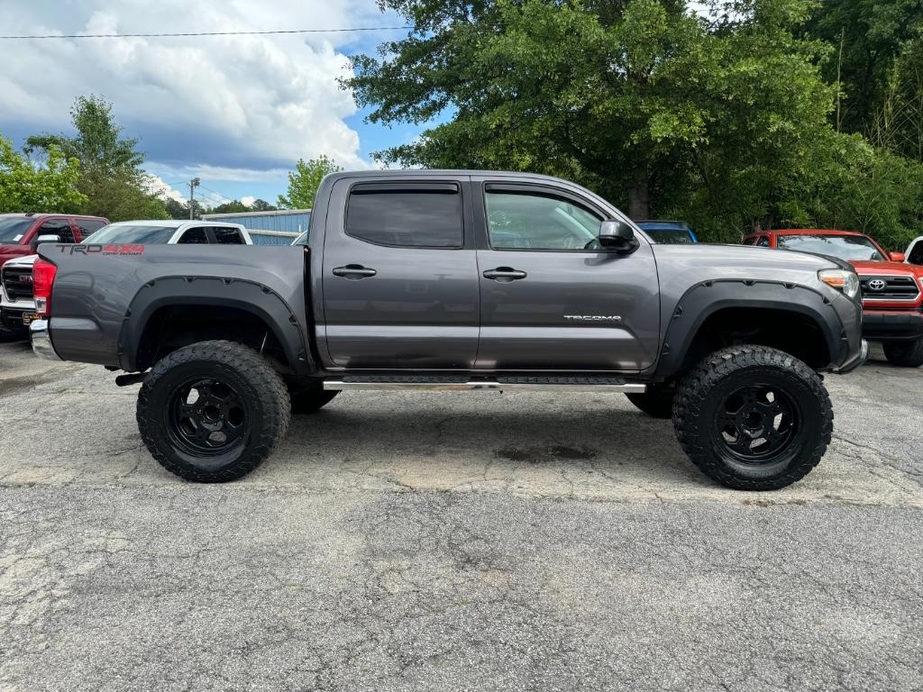 2016 Toyota Tacoma SR5 photo