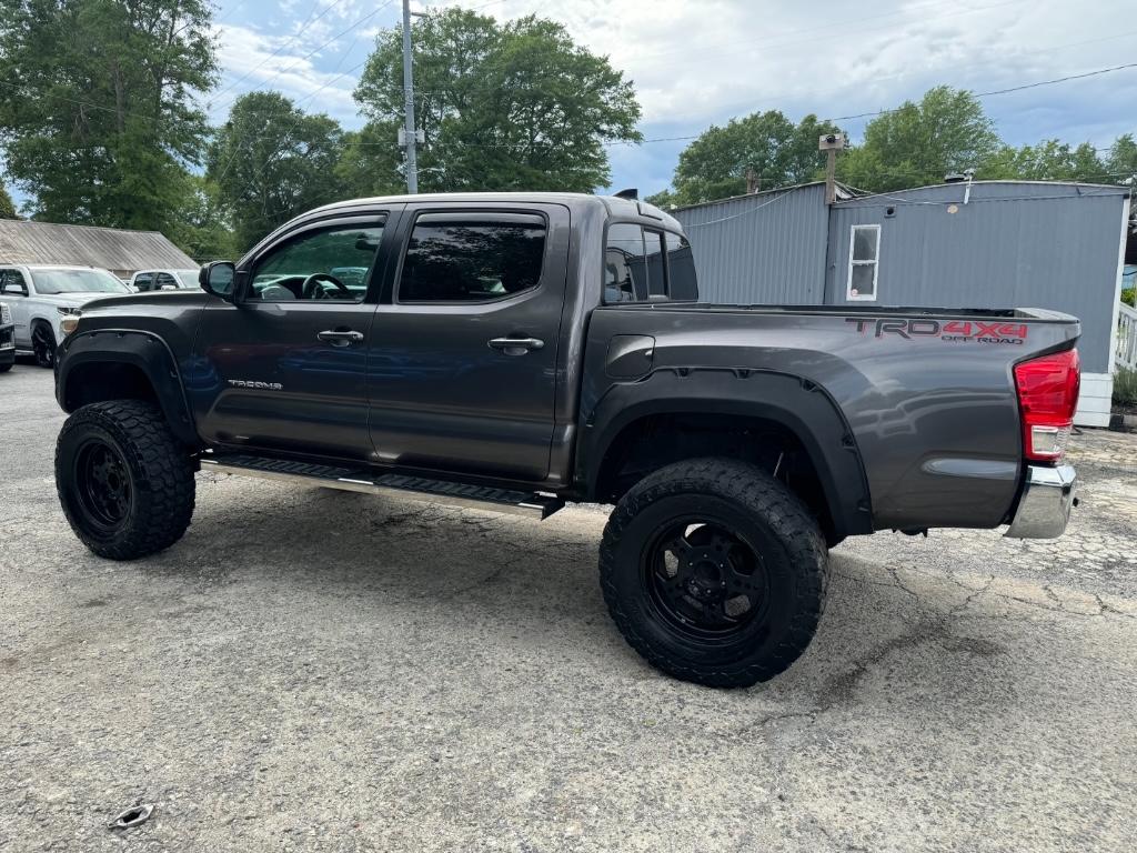 2016 Toyota Tacoma SR5 photo