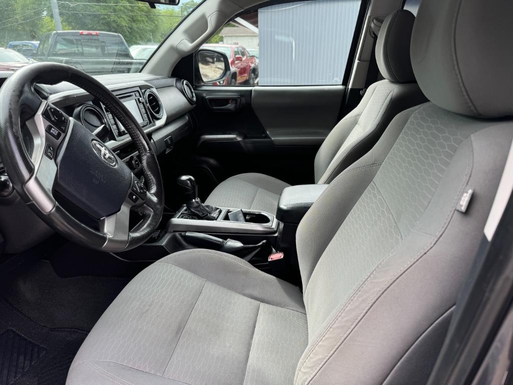 2016 Toyota Tacoma SR5 photo