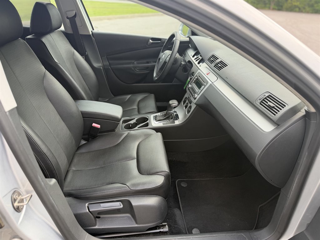 2008 Volkswagen Passat - $6,900