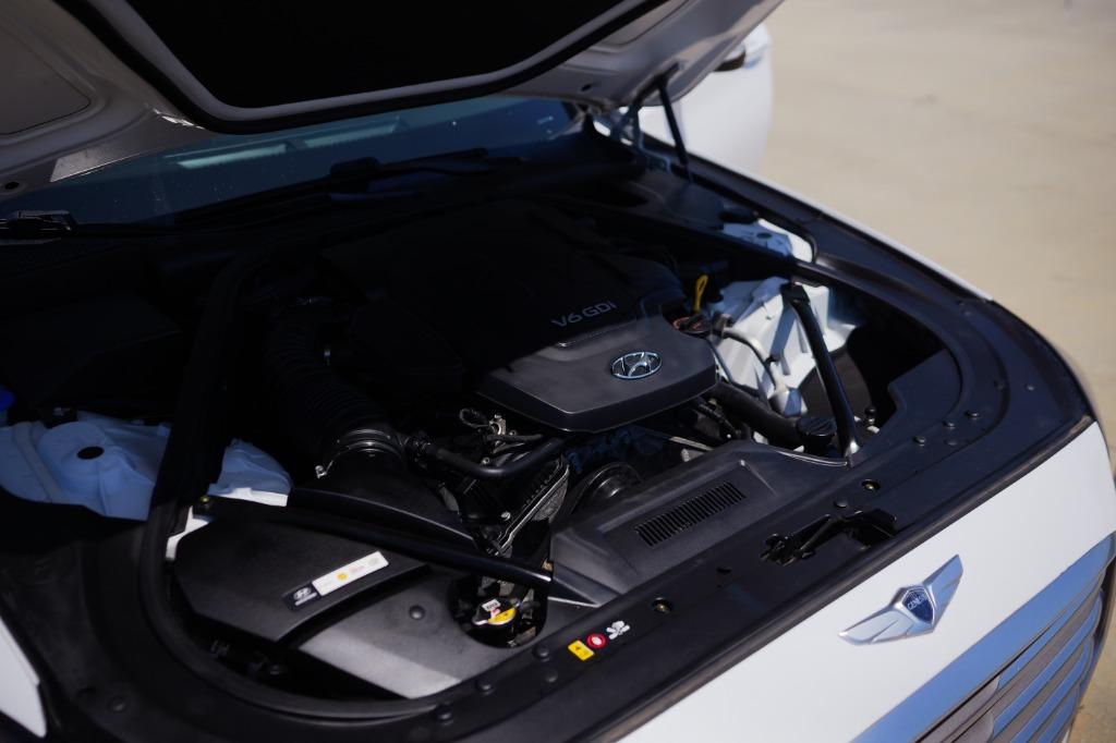 2016 Hyundai Genesis 3.8l V6 photo
