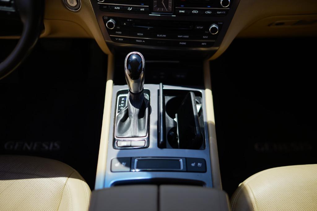 2016 Hyundai Genesis 3.8l V6 photo