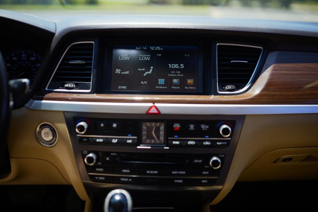 2016 Hyundai Genesis 3.8l V6 photo