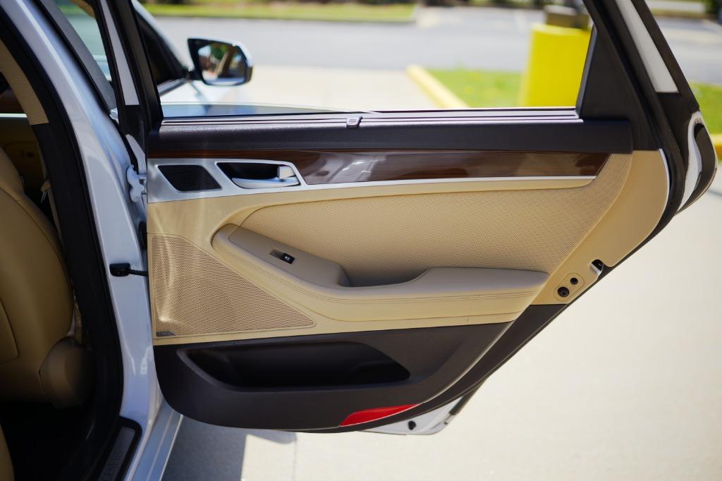 2016 Hyundai Genesis 3.8l V6 photo