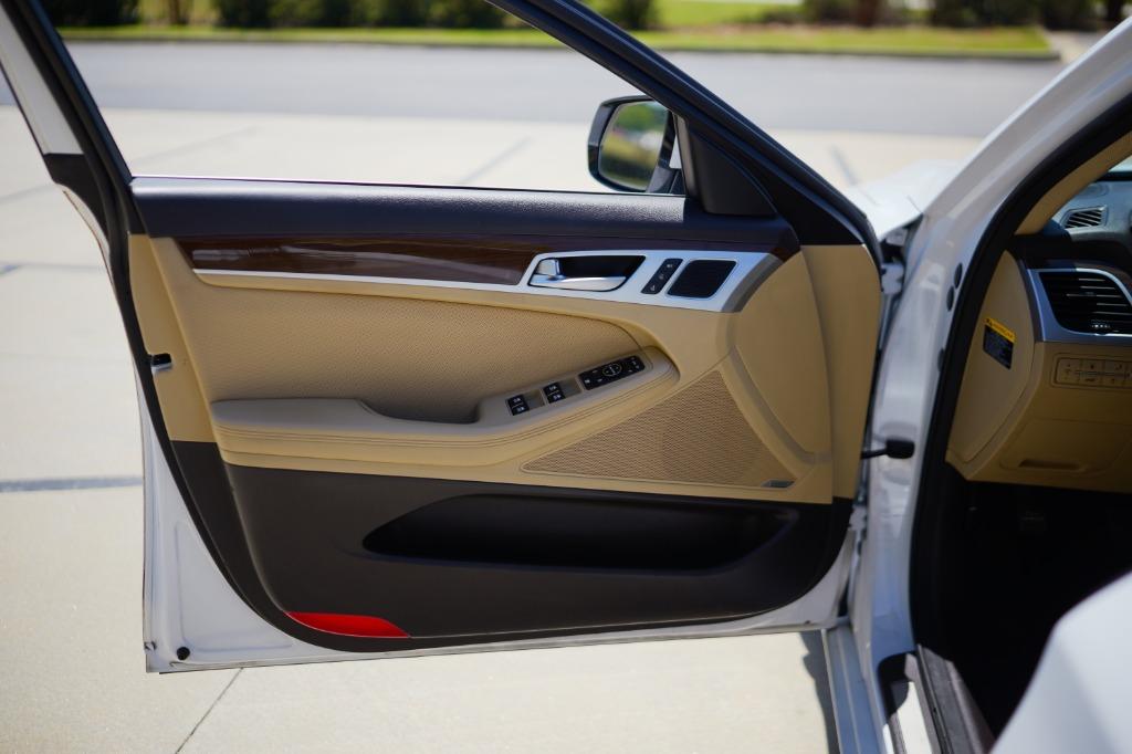 2016 Hyundai Genesis 3.8l V6 photo