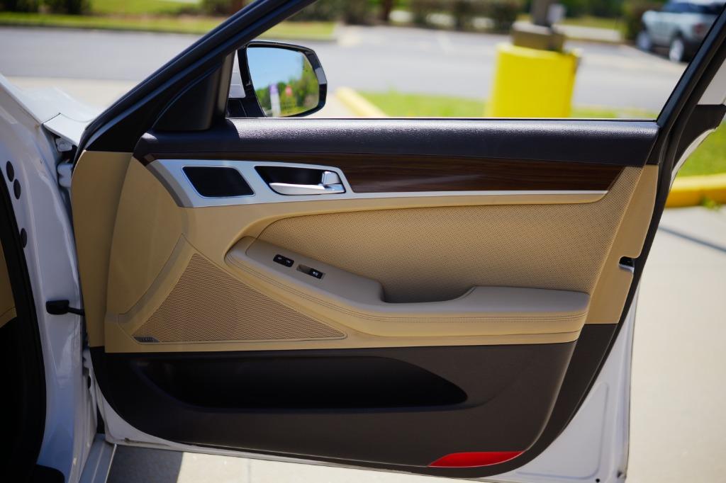 2016 Hyundai Genesis 3.8l V6 photo