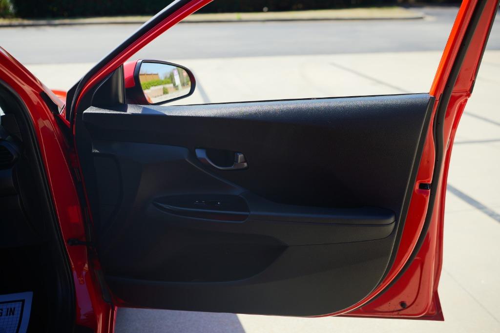 2019 Hyundai Veloster photo