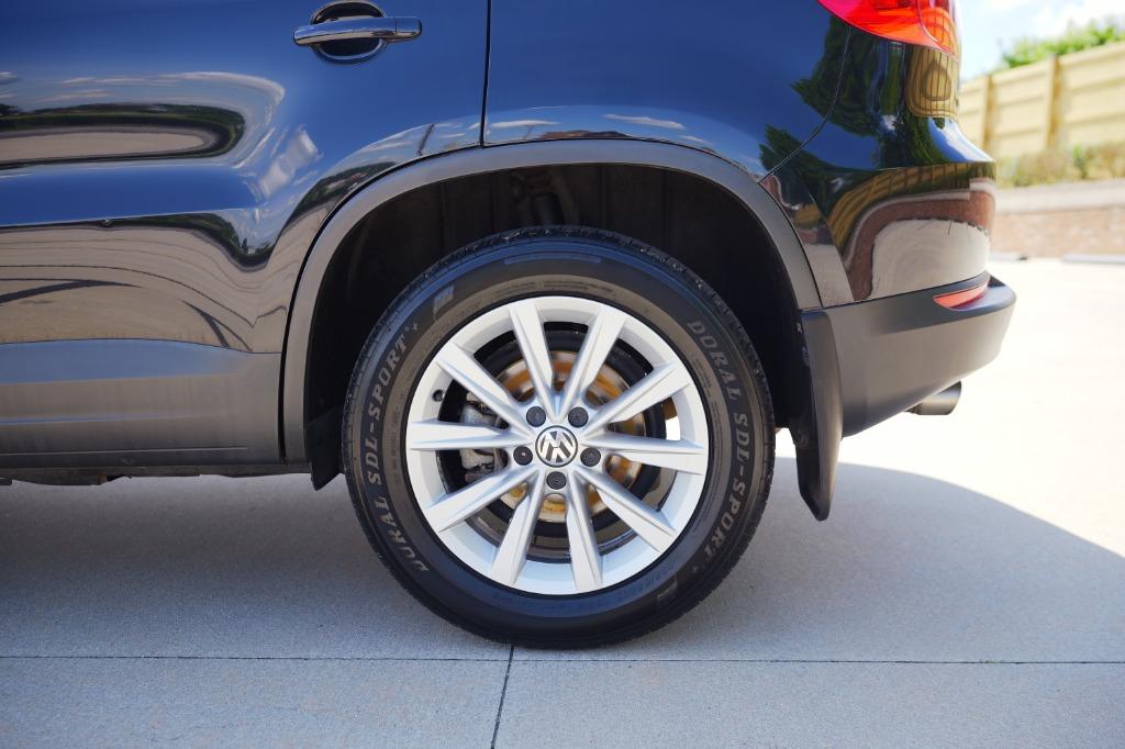 2017 Volkswagen Tiguan S photo