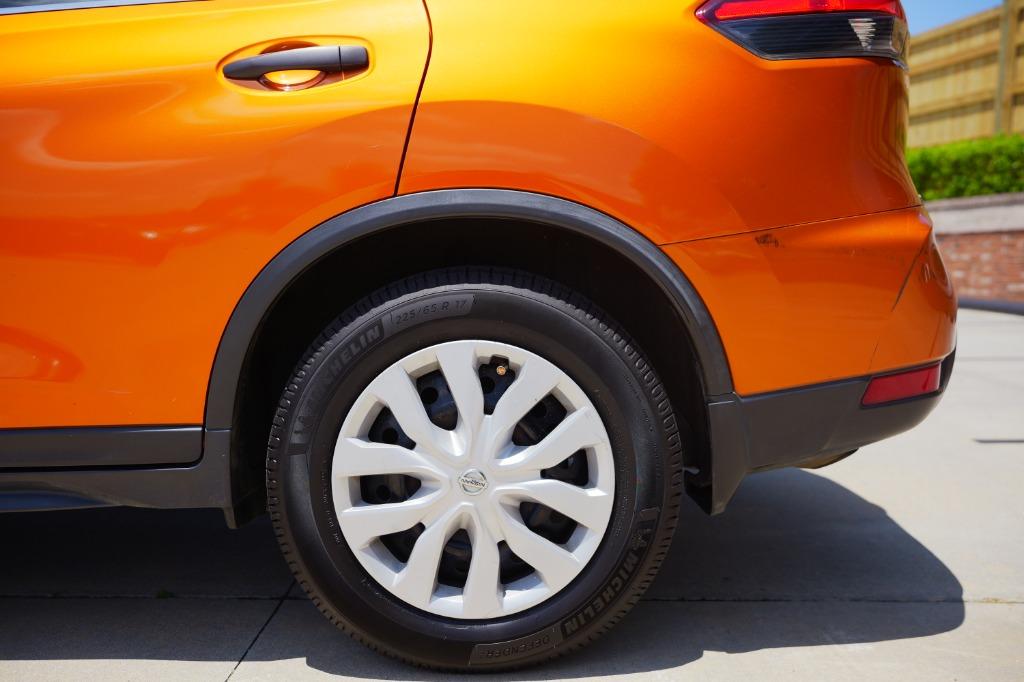 2017 Nissan Rogue S photo