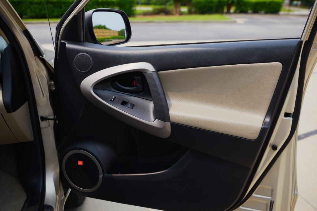 2008 Toyota RAV4 Limited photo