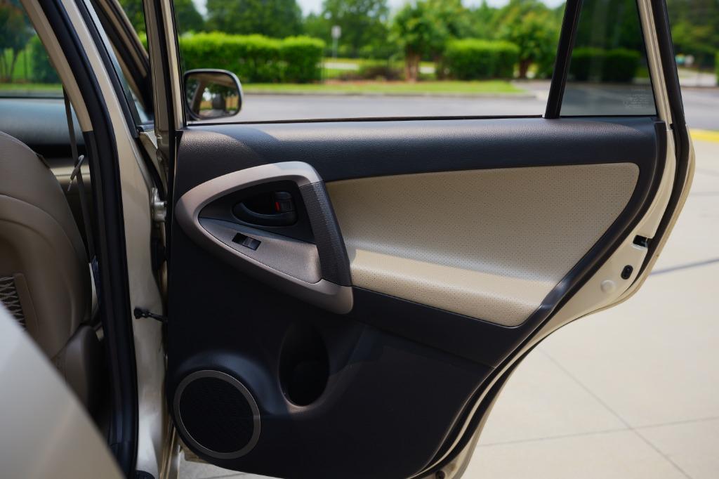 2008 Toyota RAV4 Limited photo