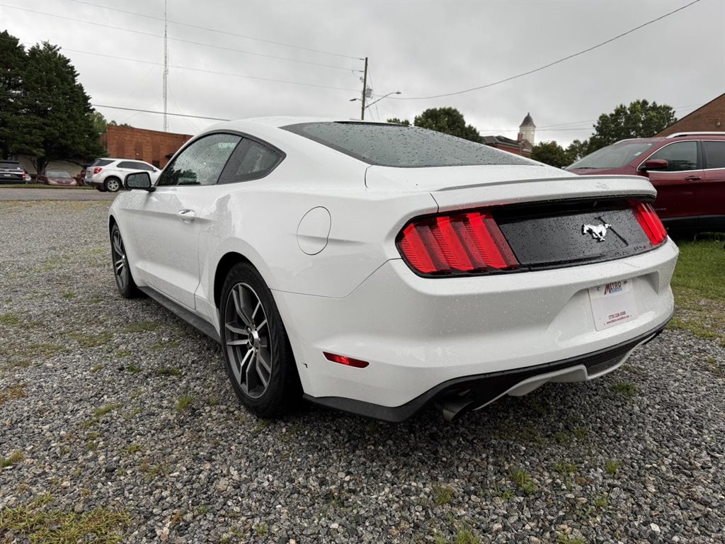 2016 Ford Mustang ECO Premium photo