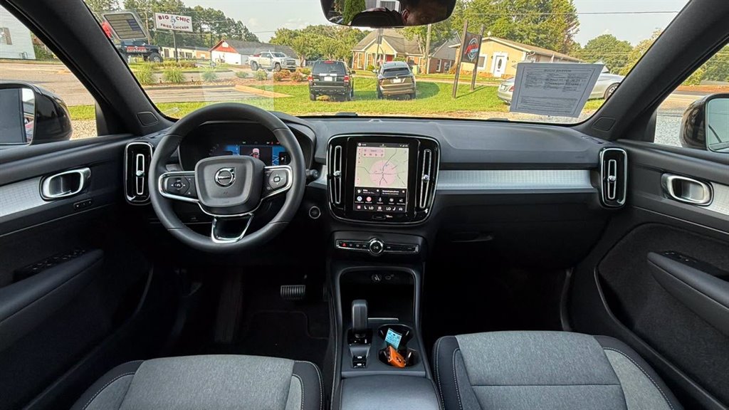 2023 Volvo XC40 - $15,995