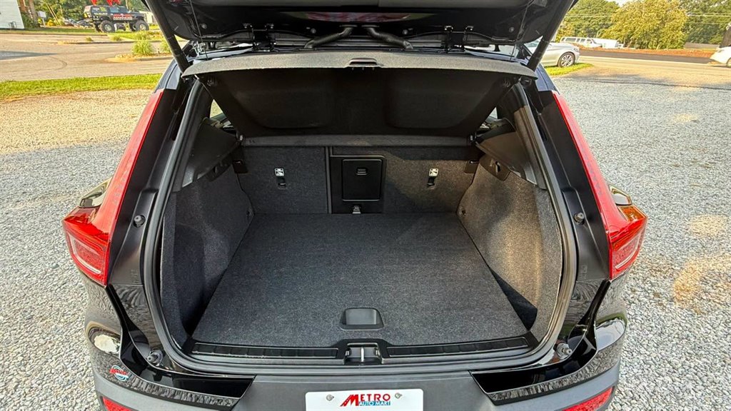 2023 Volvo XC40 - $15,995