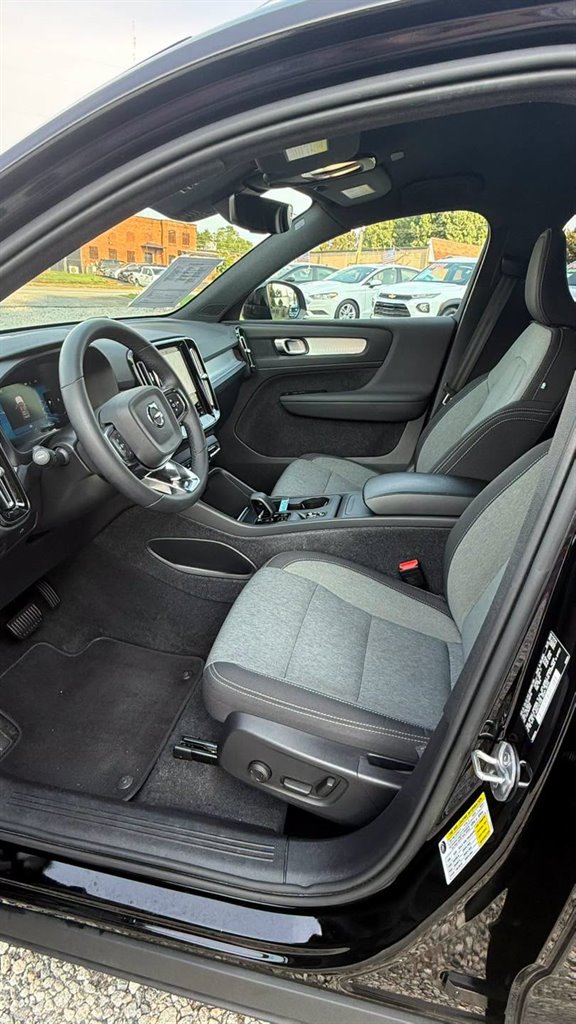2023 Volvo XC40 - $15,995