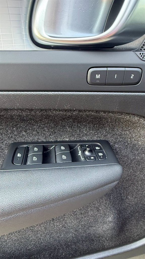 2023 Volvo XC40 - $15,995