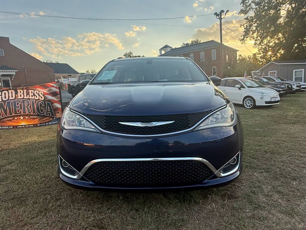 2017 Chrysler Pacifica - $11,495