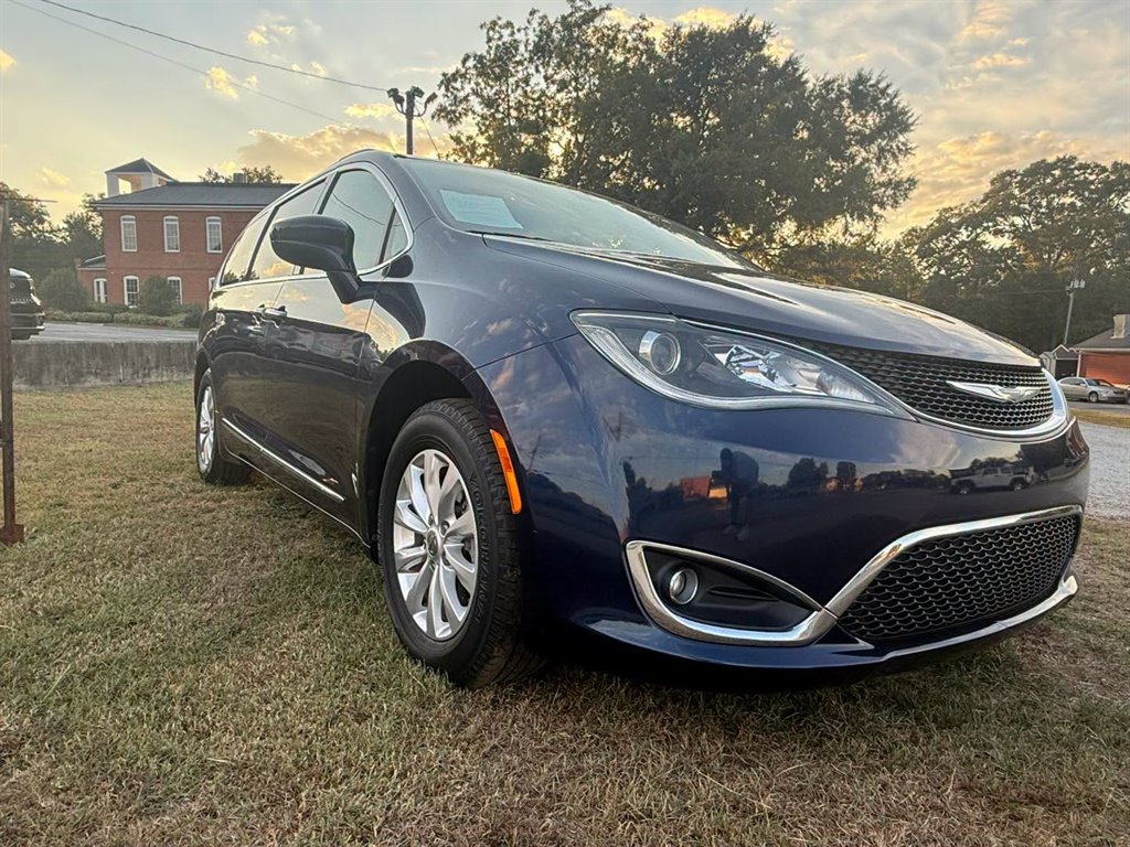 2017 Chrysler Pacifica - $11,495