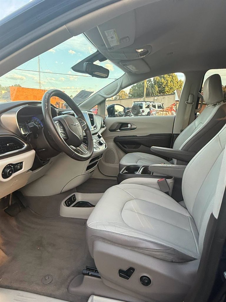 2017 Chrysler Pacifica - $11,495