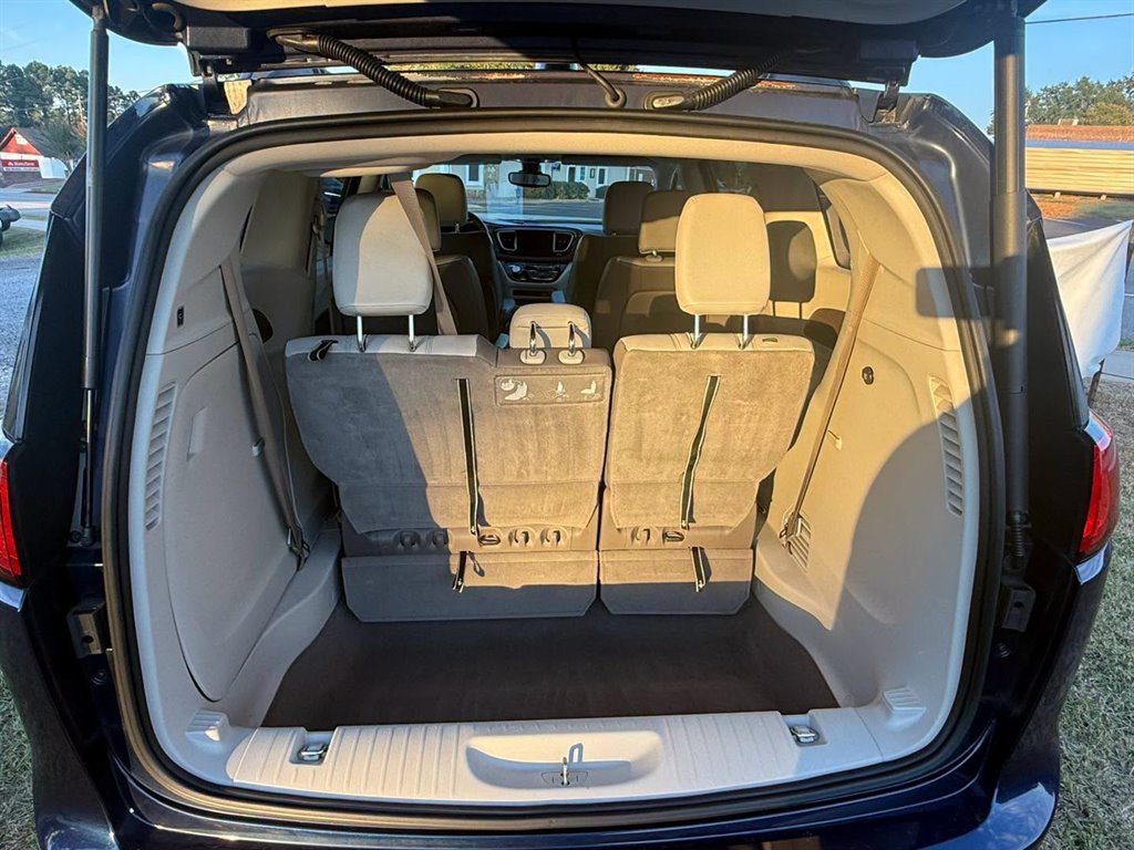 2017 Chrysler Pacifica - $11,495