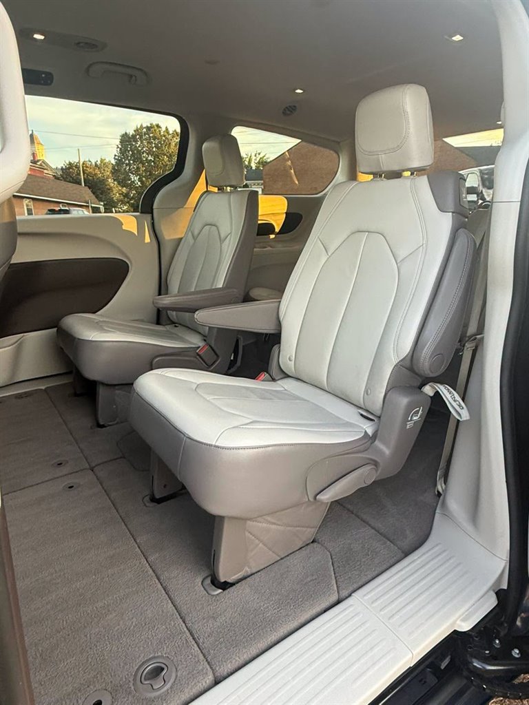 2017 Chrysler Pacifica - $11,495