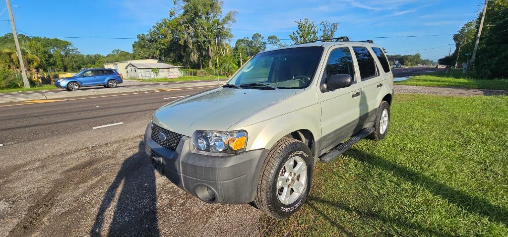 2005 Ford Escape - $2,999