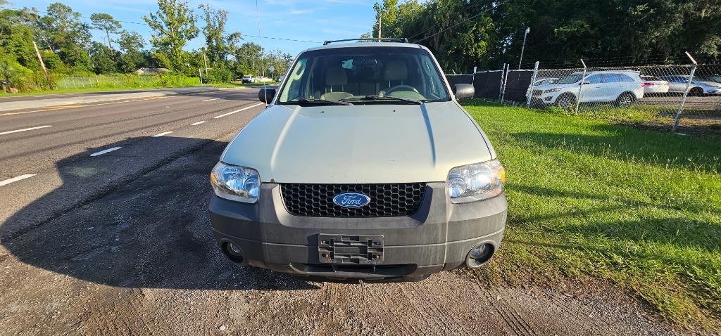 2005 Ford Escape - $2,999